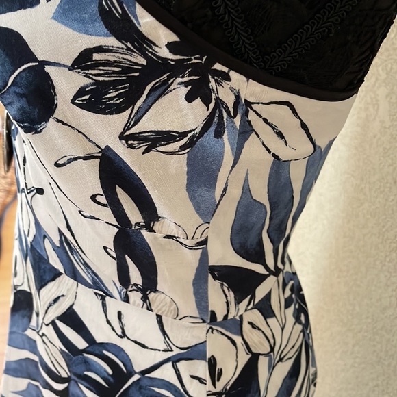 Size 6 Linen dress by Banana Republic. - Picture 3 of 7